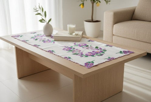 το runner από συλλεκτικό χειροποιητο εργόχειρο σετ 2 τεμαχίωντο στρωμένο στενόμακρο τραπεζι