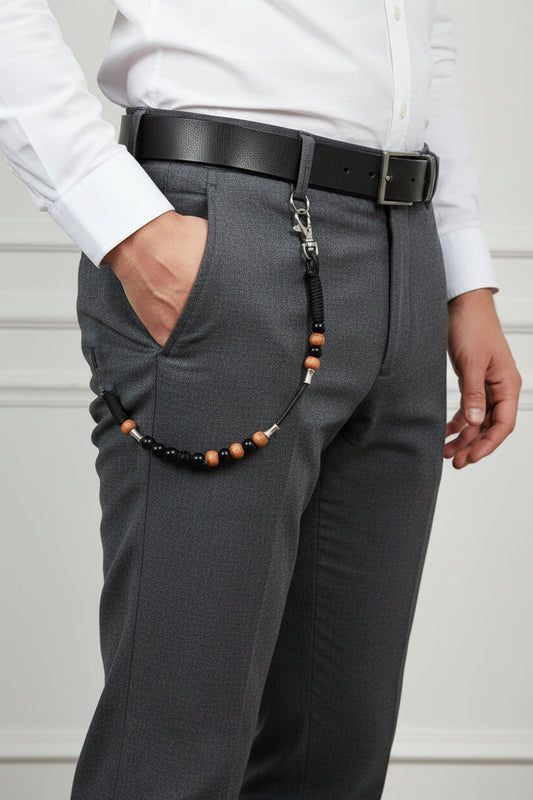 αλισιδα παντελονιου αλκιμος μαυρο δέρμα μαυρες και κοκκινες χάντρες σε μοντέλο αντρα mousses greek art