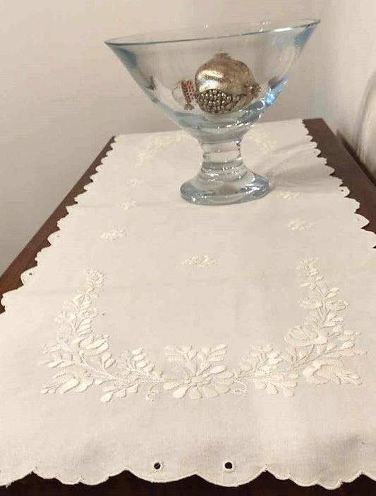 Runner da tavolo bianco come la neve fatto a mano