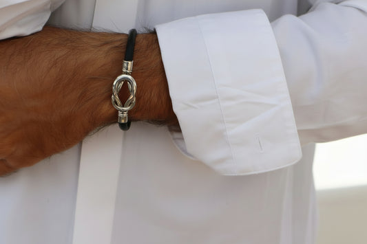 Χειροποίητο Ανδρικό Βραχιόλι Kion με Δερμάτινο Κορδόνι φορεμένο .