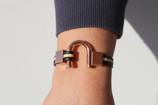 Χειροποίητο Ανδρικό βραχιόλι Άλκης σε Καφέ και Μαύρο-mousses greek art.