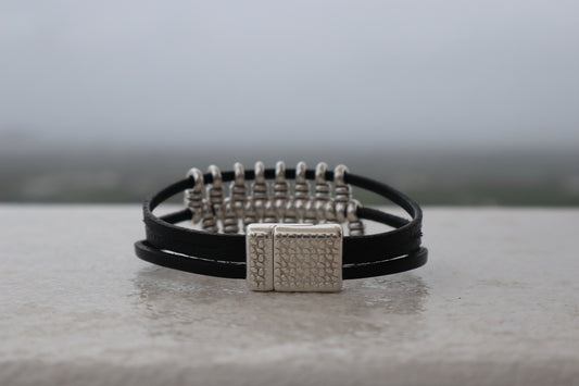 Χειροποίητο Ανδρικό Βραχιόλι Harley Black σε Δέρμα προβολή από πίσω, Mousses Greek Art.