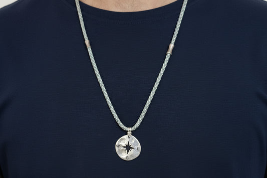 Collana con ciondolo bussola da uomo fatta a mano