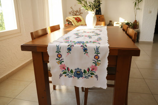 Runner da tavola fatto a mano con rose blu