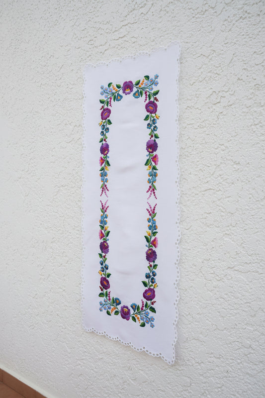 Runner da tavola fatto a mano con rose viola